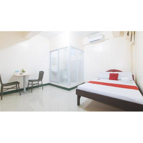 RedDoorz @ Western Bicutan Transients Inn