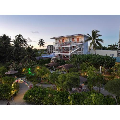 Reef Edge Thulusdhoo, Maldives