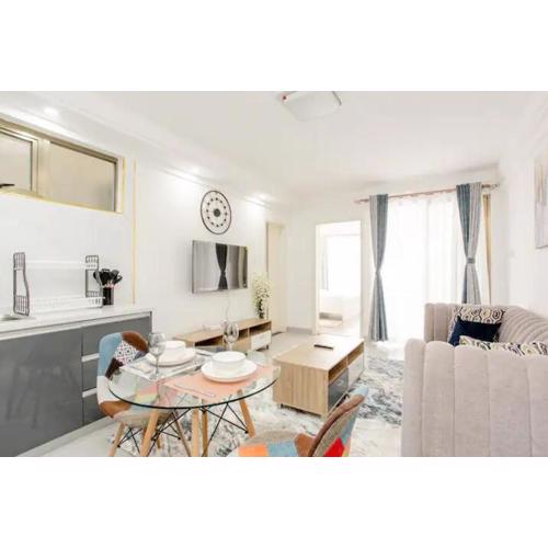 Refined 1BR Stunning Views, Golf Simulator & Gym