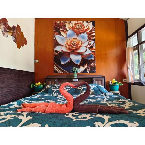 Regal Eagle Guesthouse -Thai House and Garden