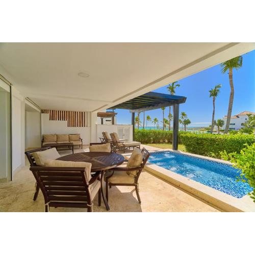 Relax Beach Condo W Private Pool And Beach!