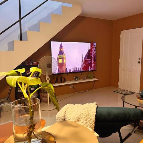 Relax in Style at Angeles Newest Pool Villa Retreat