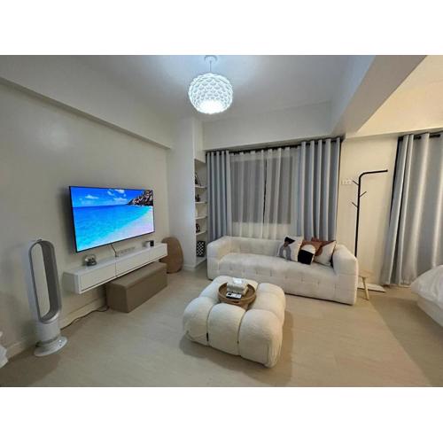 Relax in style: Modern Airbnb and Netflix