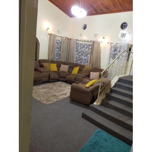 Relax & Unwind at Tyanas House