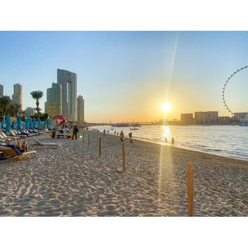 Relaxing 1BR in Dubai With Access to Pool, Gym & Parking