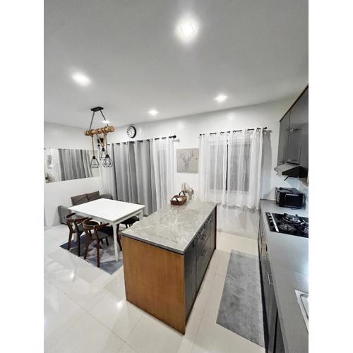 Relaxing 2BR Corner Home with Calming Lanai Area