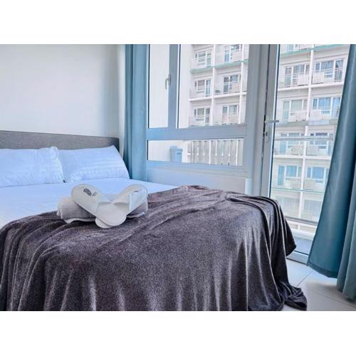 Relaxing Hideaway w Balcony Views at Cool Suites