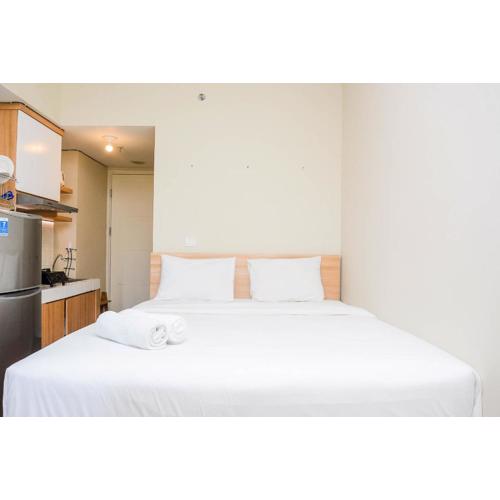 Relaxing Studio at Springlake Sumarecon Bekasi Apartment By Travelio