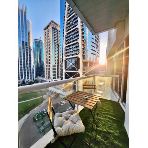 Renovated Lake Terrace Studio JLT Next to METRO!