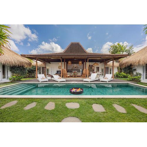 Renovated Villa Aksara Oberoi, 700m to Beach