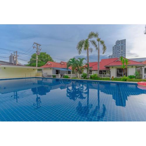 Resort 6-3BR Huge Pool, BBQ, 300m-Beach, 8 mins to Walking Street