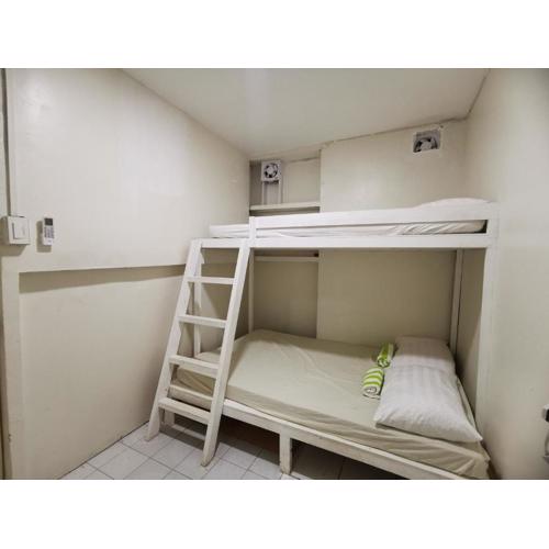 Resort's Side Hostel near Shangrila