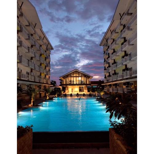 Rest and Fly Luxurious Budget Stay with Pool and Gym Hosted by Peter