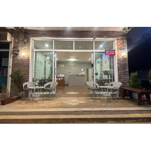 Rest And Relax Hostel
