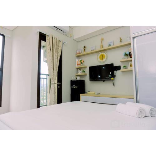 Restful and Comfortable Studio Transpark Bintaro Apartment By Travelio