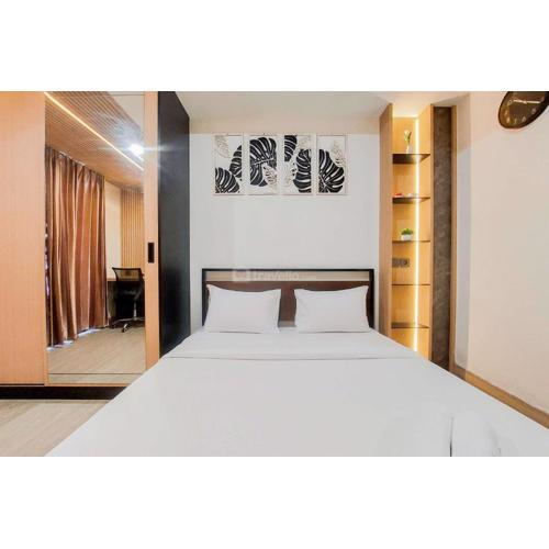 Restful and Cozy Stay Studio with Balcon at Collins Boulevard Apartment By Travelio