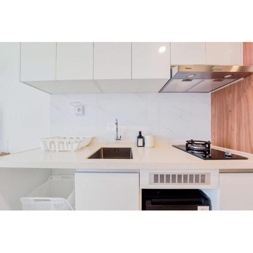 Restful and Cozy Studio Sky House Alam Sutera Apartment By Travelio