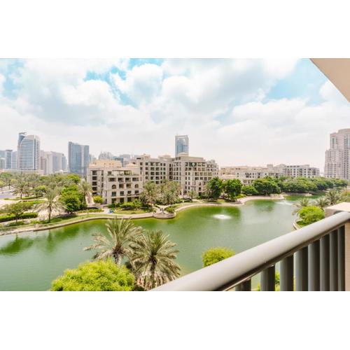 RH - Beautiful canal view, Sleek & spacious Studio, central location