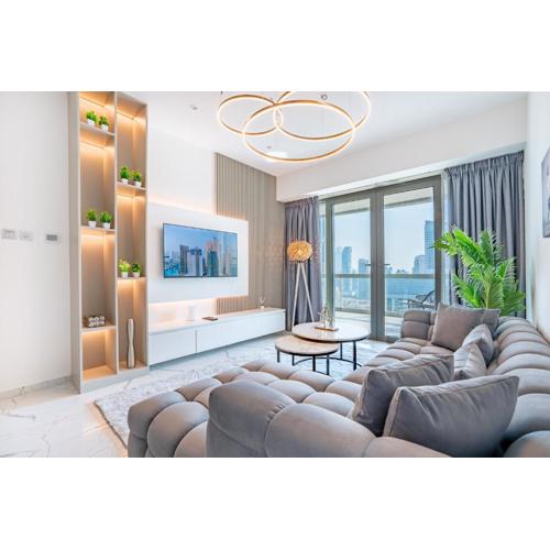 RH -Luxury 1BR, Large Balcony & High-End Interiors, Downtown