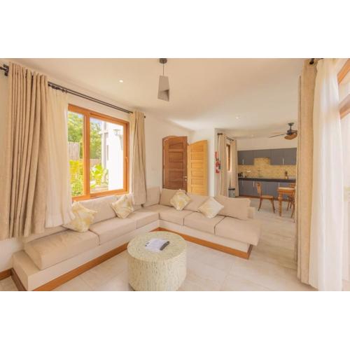 Rhion Guest House, Romantic Getaway near Beach