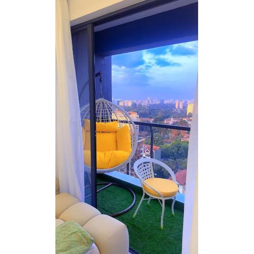 Riara with View, Heated Pool, Free Parking