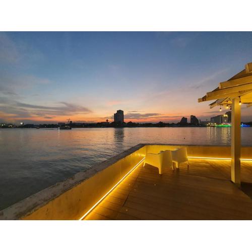 Riverfront house/Chao phraya river/Baan Rimphraya