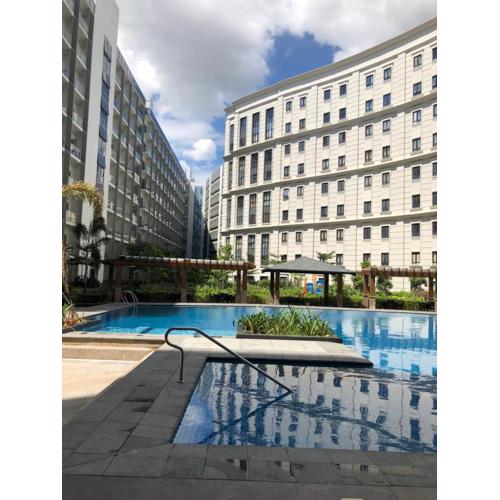 Robles’ Unit at 81 Newport Boulevard