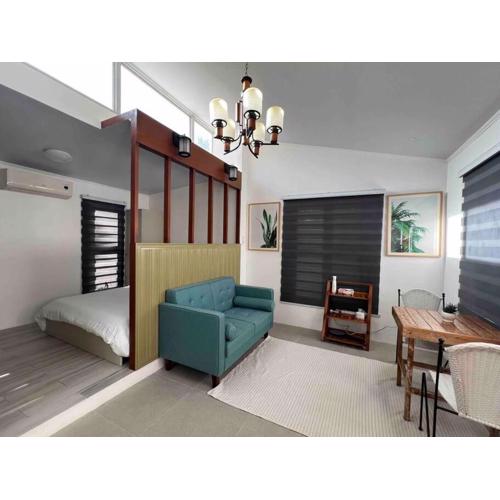 Romantic Cabin Retreat with Garden View and Free Parking