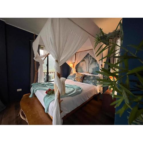 Romantic Eco Sanctuary Off-Grid Mountain Retreat