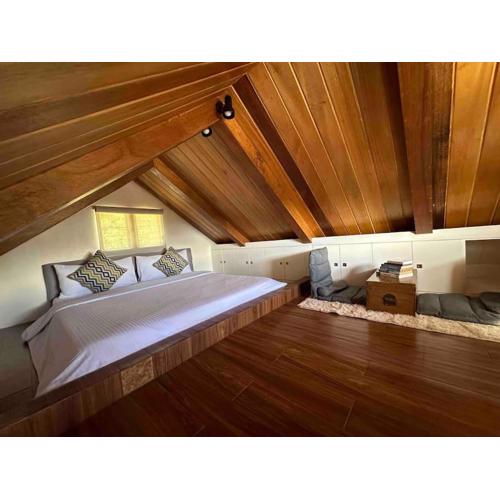 Romantic Loft Escape! Cozy Stay and Free Parking