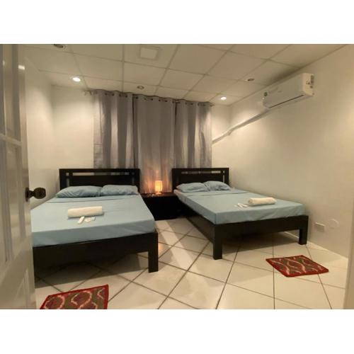 ROMY'S PLACE - ENTIRE 2ND FLOOR APARTMENT