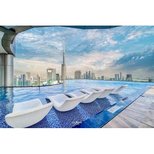 Rooftop Infinity Pool, Burj Khalifa Views