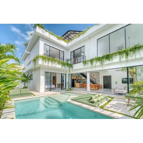 Rooftop Villa Elegant 4BR Retreat in Umalas