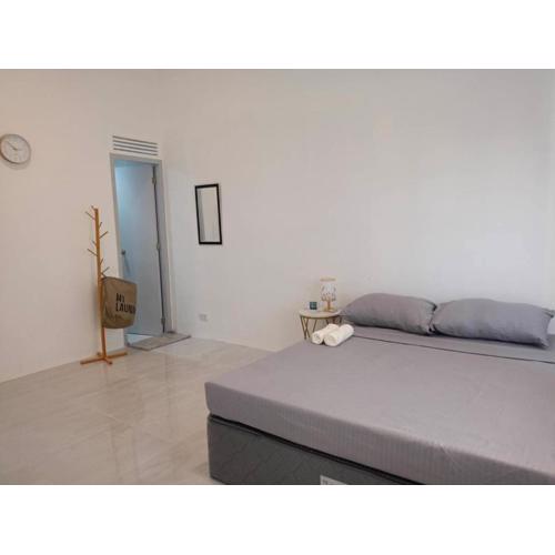 Room 420, Twin Hearts 1, Pueblo de Panay