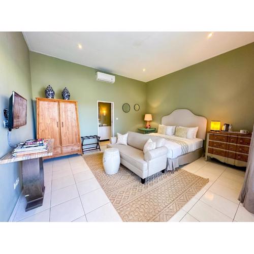 Room Sweet Room - Seminyak Center, walk to the Beach