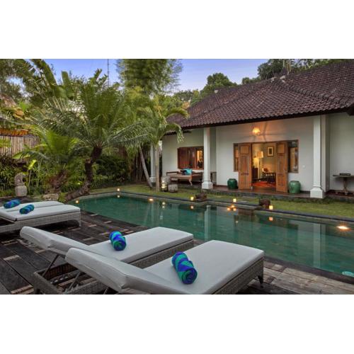 Room & Vespa 3 - Relaxing Stay Center Seminyak