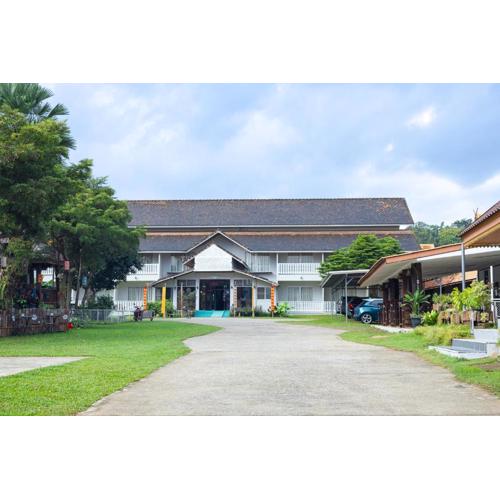 RoomQuest Golden Triangle Premium Collection