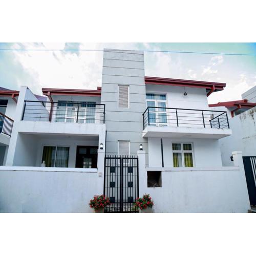 Rose Villa-AC 3 Bed rooms,15 mins to airport with gated community & swimming pool