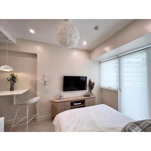 Rox place at The Residences at Commonwealth QC