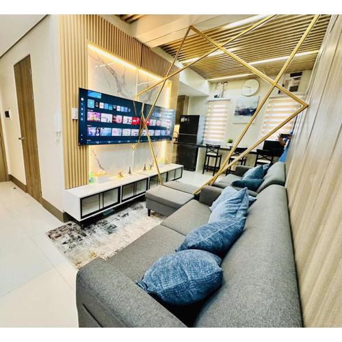 Royal Fame Residency