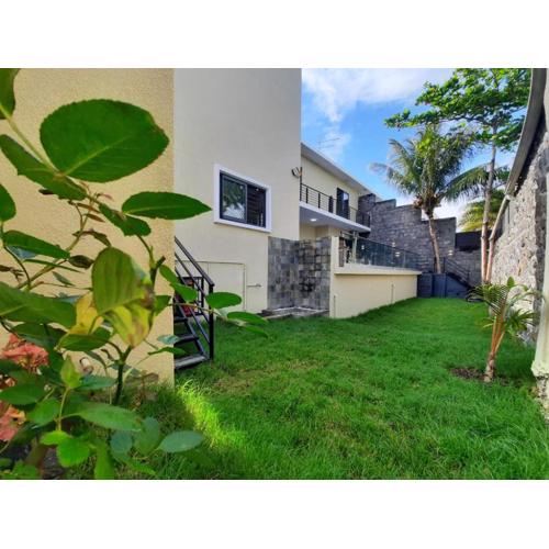 Royal Residence B2 - Gated Semi Detached Villa In Pereybere