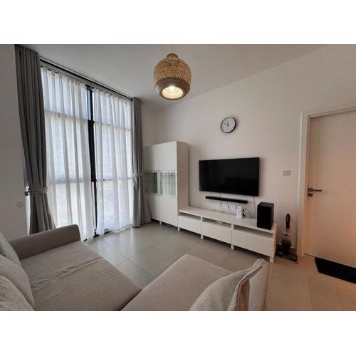 Royal Vacation Home - Modern 1BR