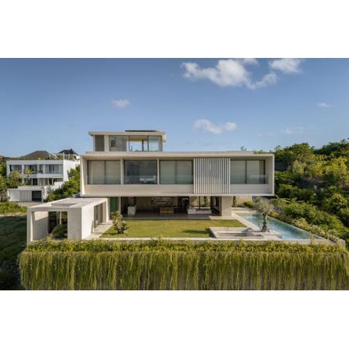 Rumah Ardjuno - 3BR Quiet Luxury Hillside Retreat with Ocean & Mountain View