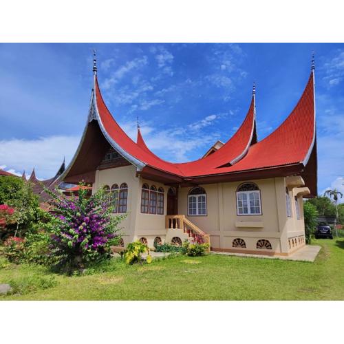 Rumah Gadang Puti Bungsu