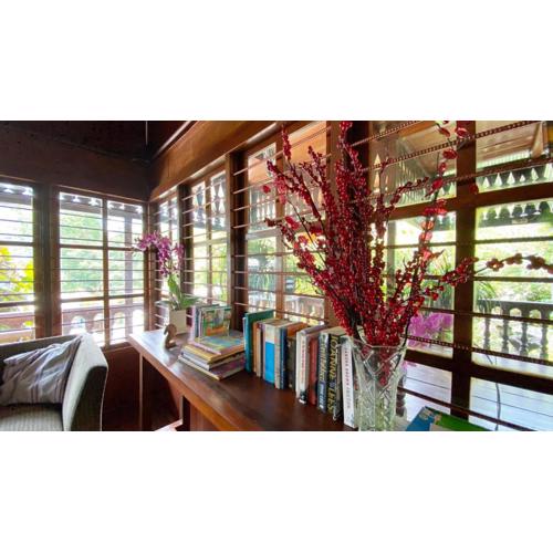 rumah kayu sulawesi antique