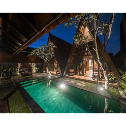 Rumah Kayu Tatiya Villa
