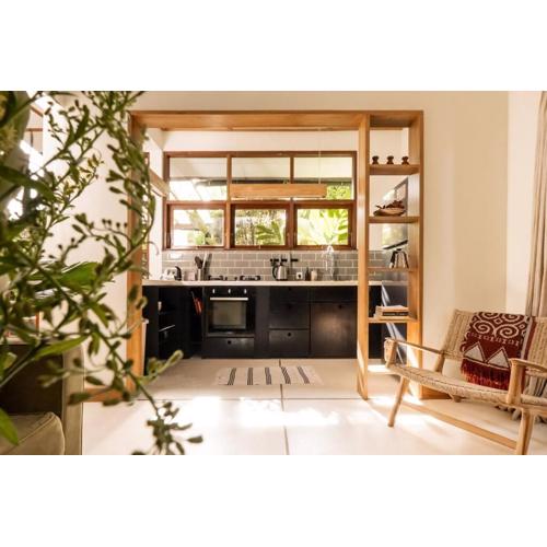 Rumah Mahira - Charming 1BR Home with Living Room and Full Kitchen, nestled in Quiet Uluwatu Jungle