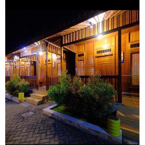 Rumah Mertua Pulau Merah