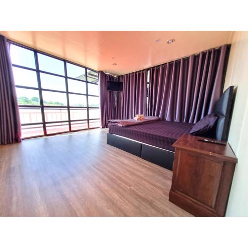 แพรุ่งธารา ไชโย (Rungtara Houseboats)