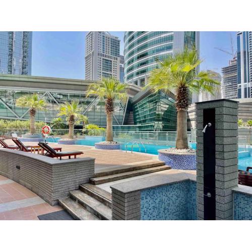 Rustic Elegance By The Lake Studio Cabin In Jlt